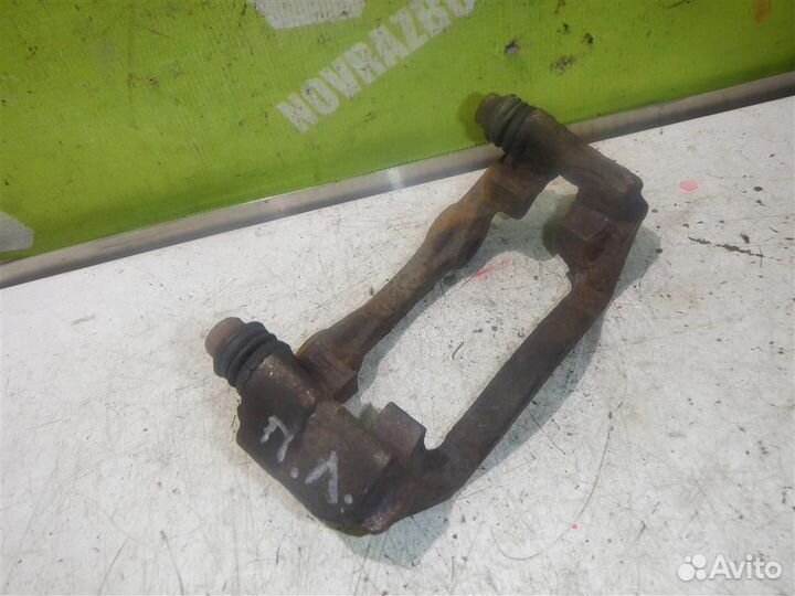 Скоба суппорта переднего Ауди 80 90 Б3