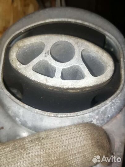 Подушка кпп Renault megane 3 Fluence scenic 3
