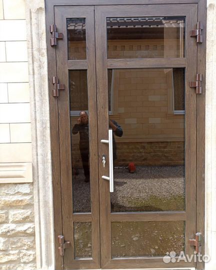 Алюминиевая входная дверь