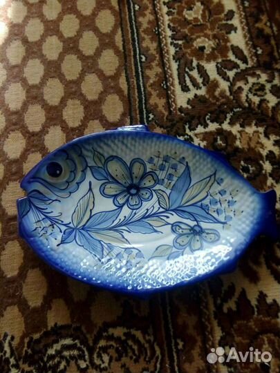 Сервизы столовые, тарелки, миски, блюдо