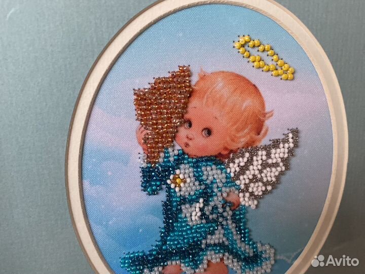 Ангелочек с морской раковиной. Вышивка бисером в д