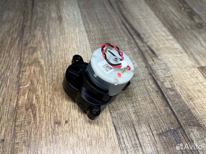 Мотор боковой щетки правый (R) Haier TAB QT42W