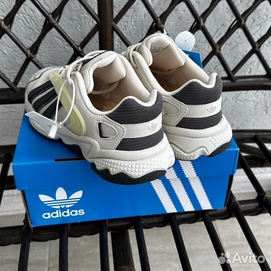 Кроссовки женские Adidas