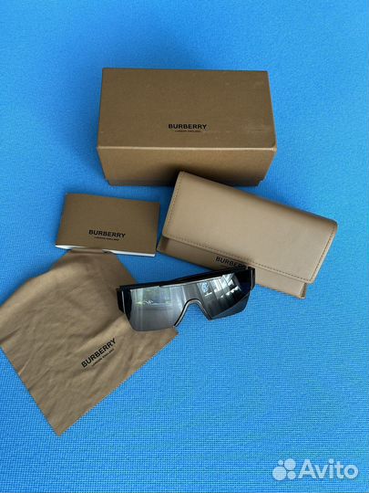Солнцезащитные очки burberry