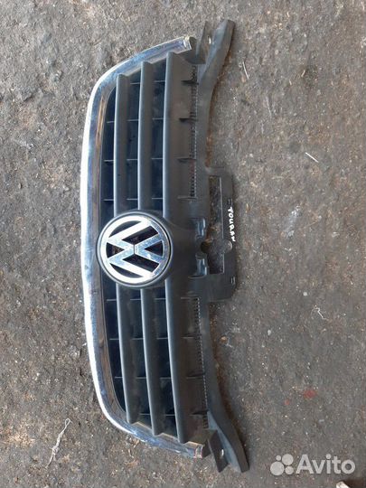 Решётка радиатора Фольксваген Тоуран 2003-2007 год