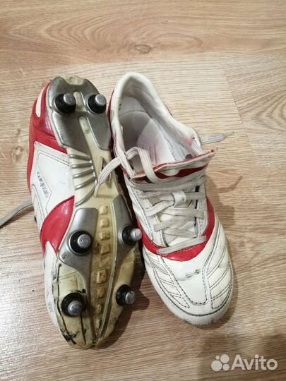 Детские футбольные бутсы