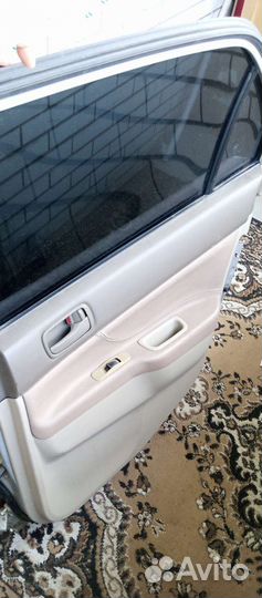 Продам дверь на Mitsubishi lancer cedia