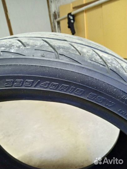Yokohama Advan Fleva V701 235/40 R18 и 255/35 R18 94W
