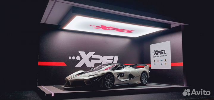 Коллекционная модель Ferrari FXX-K с боксом