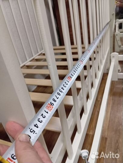 Детская кроватка с маятником