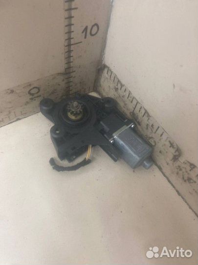 Моторчик стеклоподъемника передний левый