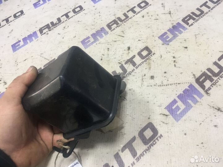 Ремень безопасности задний центр. Шевроле Лачетти