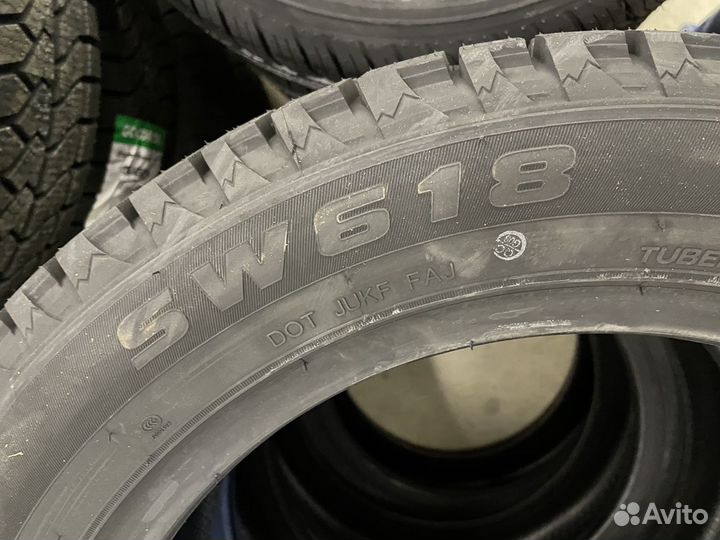 Goodride SW 618 215/55 R17 94T