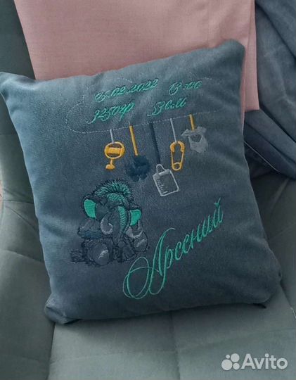 Подушка метрика с машинной вышивкой на заказ
