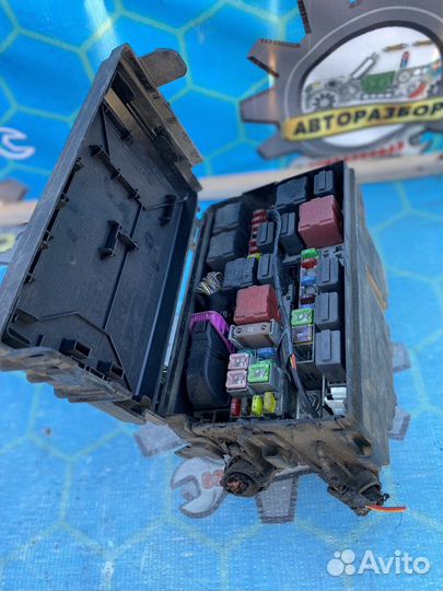 Блок предохранителей подкапотный Opel Corsa D