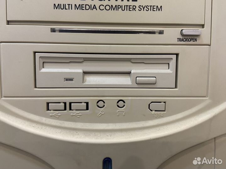 Клавиатура, мышь, колонки, системный блок, экран