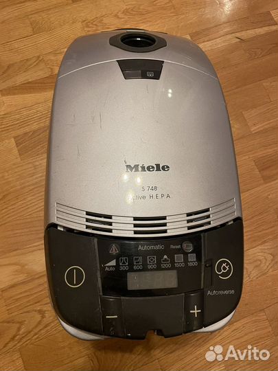 Пылесос Miele S748