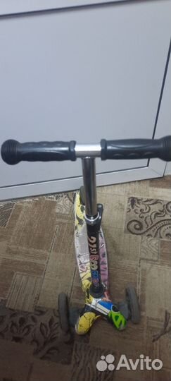 Детский самокат светящиеся колеса