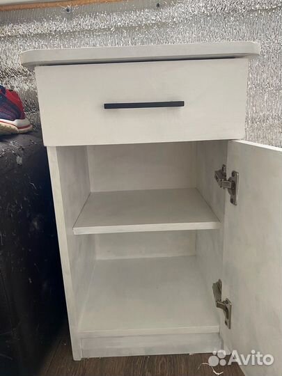 Тумбочка