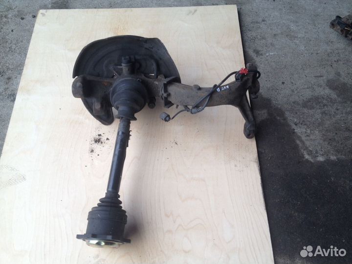 Кулак поворотный правый VW Passat B5+