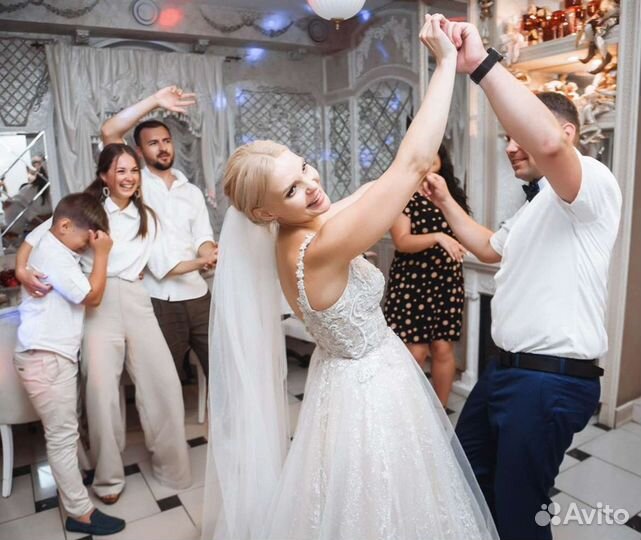 Ведущая на свадьбу. Тамада и диджей