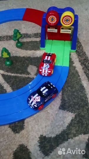 Трек с машинами