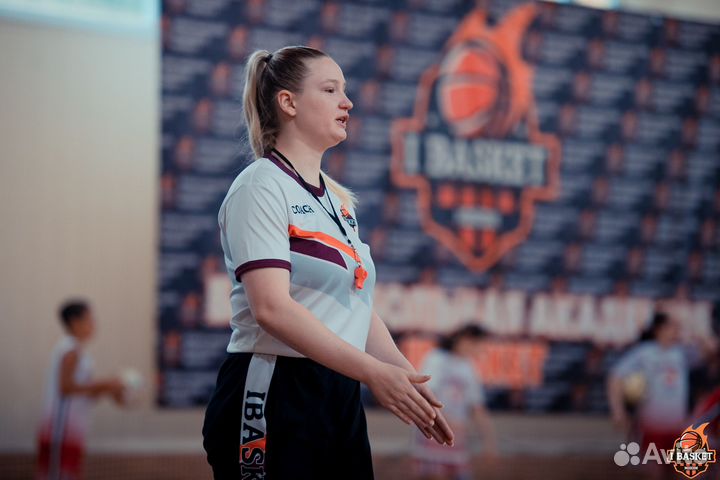 Тренер по баскетболу