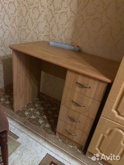 Стол письменный