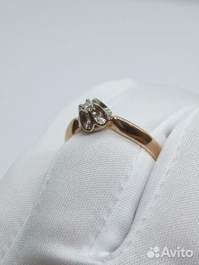 Кольцо с природным камнем Золото