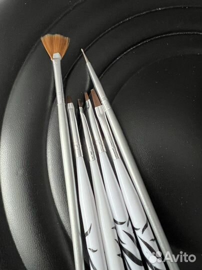 Кисти, дотс