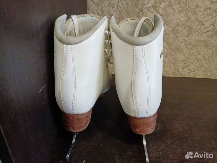 Профессиональные фигурные коньки Graf Ace, 30 р