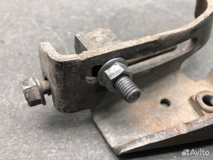 Натяжитель генератора Mitsubishi Carisma DA1A 4G92