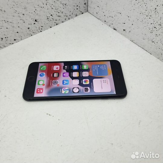 Apple iPhone 7 Plus 32 Гб Черный Смартфон