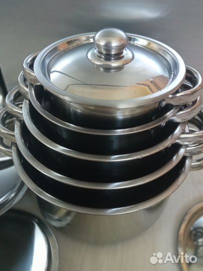 Набор кастрюль