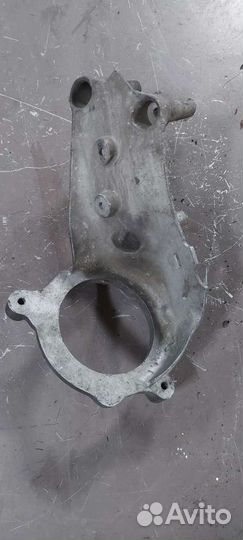 Кронштейн воздушного насоса на Porsche Cayenne