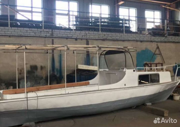 Лодка моторная