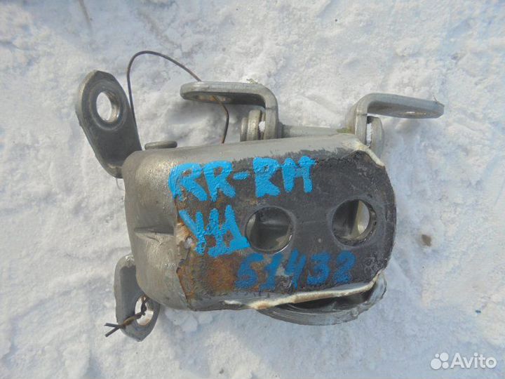 Петля двери задняя правая Nissan Wingroad WRY11