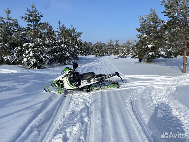 Arctic cat M8000 2015u