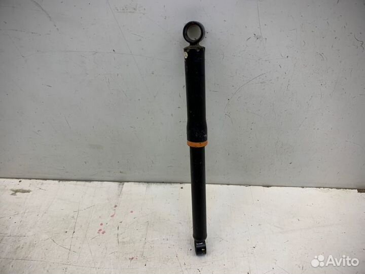 Амортизатор задний левый Toyota Hilux 7 2008-2015