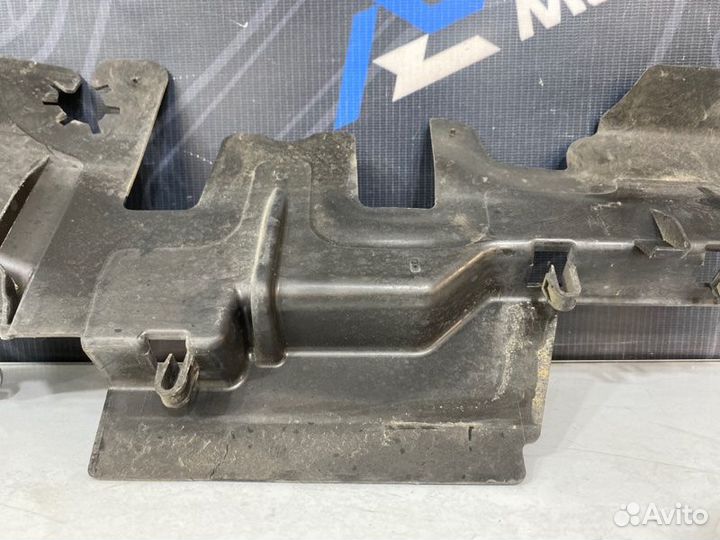 Диффузор радиатора правый Volkswagen Passat