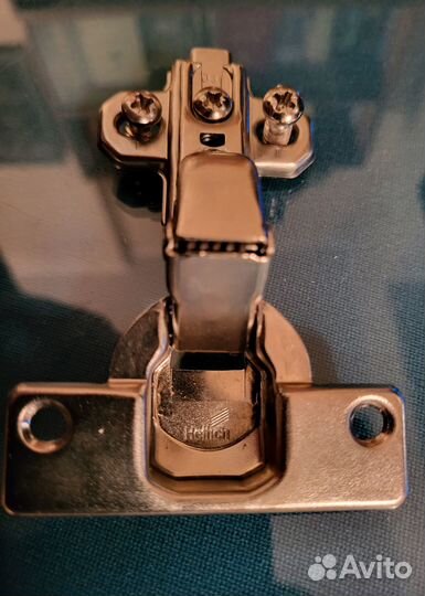 Мебельные петли Hettich с доводчиком