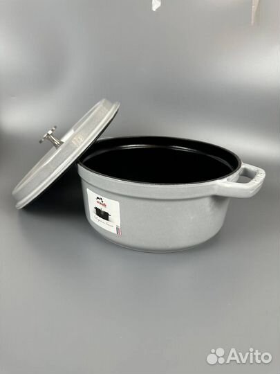 Кастрюля чугунная staub