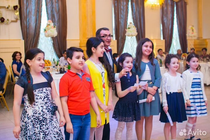 Ведущий музыкант на праздник