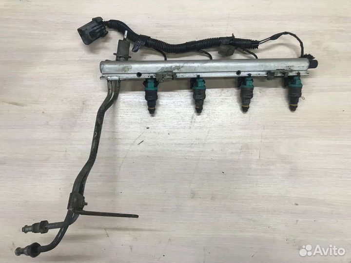 Топливная рампа с форсунками ваз 2110-12