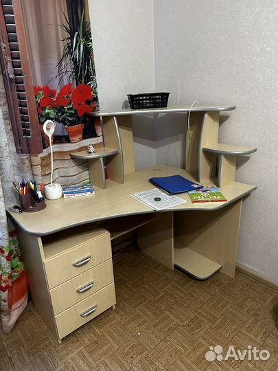 Компьютерный стол