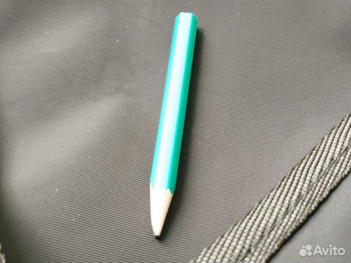 Поломанный уарандаш