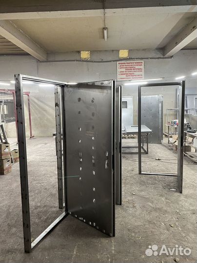 Тамбурная входная дверь