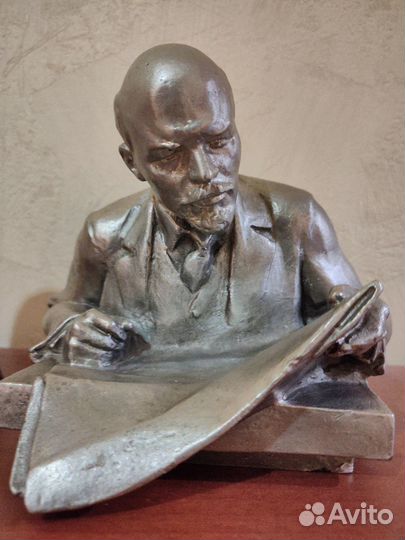 Бюст Крупская. Ленин читает газету. Силумин