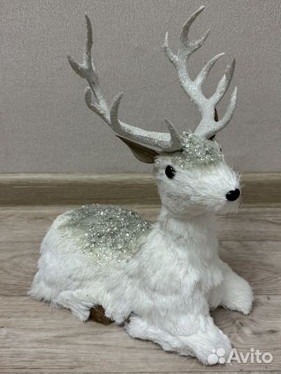 Олень под елку