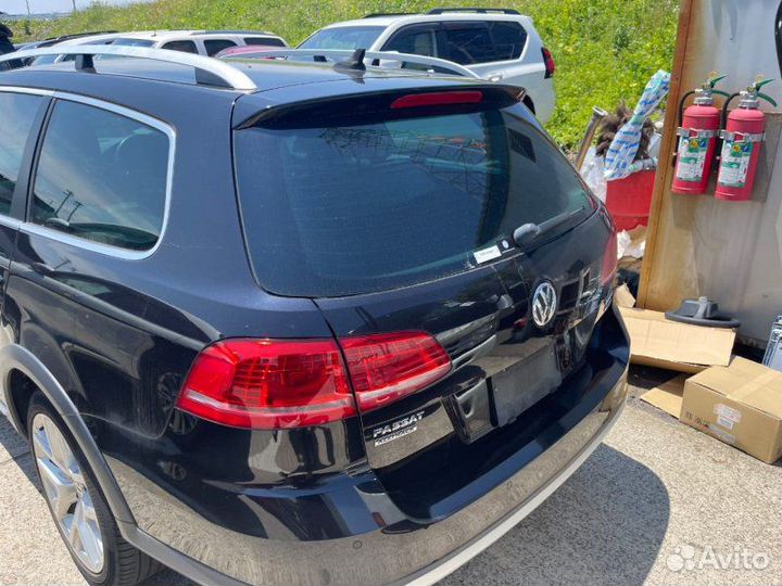 Декоративная крышка двигателя Vw Passat B7